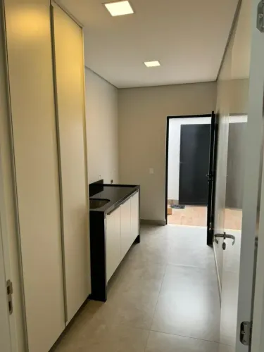 _ Casa à Venda Arniqueiras Águas Claras - 3 Suítes, 300m2 e Piscina %
