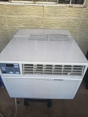 Ar condicionado de parede FONTAINE 10000 BTUs com controle remoto