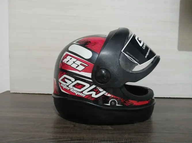 Vendo capacete da marca gow novo e sem uso