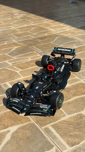 Fórmula 1 Mercedes MONTADA 65CM
