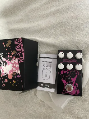 Pedal de guitarra preamp na caixa