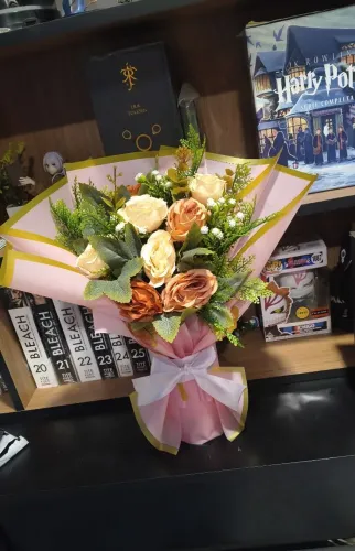 Buquês de flores artificiais a partir de 35,00