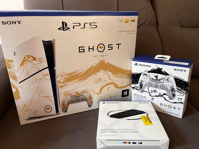 PlayStation 5 Slim edição Ghost of Yotei