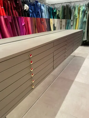 Movel organizador de bolsas e joias