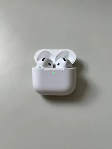 Apple AirPods 4ª geração COM cancelamento de Ruído ativo