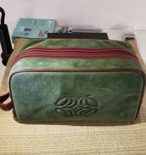 Bolsa nécéssaire Loewe em couro legítimo 