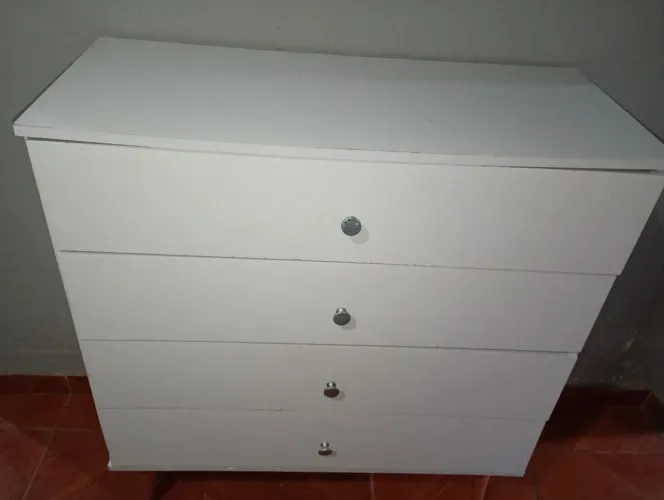 Cômoda de 4 gaveta usado excelente