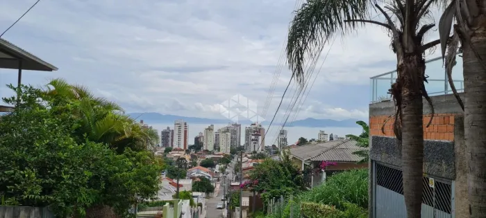 Terreno de 5.668,50m² localizado no bairro Agronômica em Florianópolis/SC.