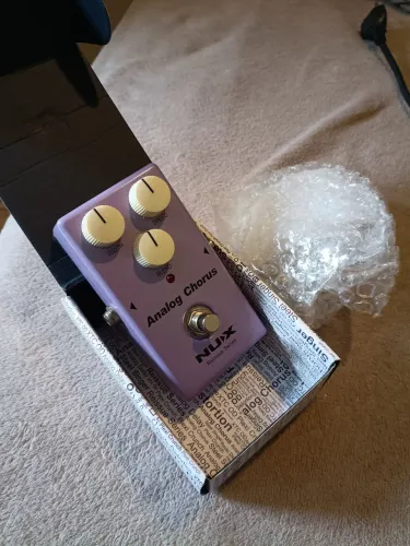 Pedal.Chorux Analógico Nux. Clone Ibanez CS 9