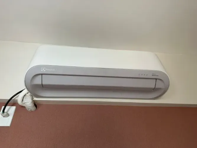 Ar-Condicionado Electrolux Inverter 9.000 BTUs Color Adapt Quente/Frio (JI09R/JE09R) 220V