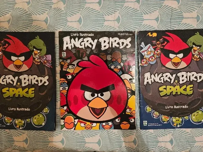 Álbum Angry Birds 3 unidades (Angry Birds + Angry Birds Space x2) incompletos