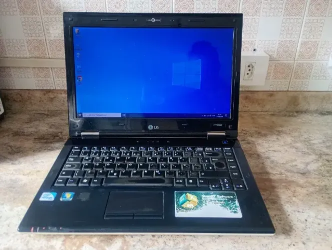 notebook LG  pouco uso win 10 excelente estado, process intel, 4 giga, HD 160.