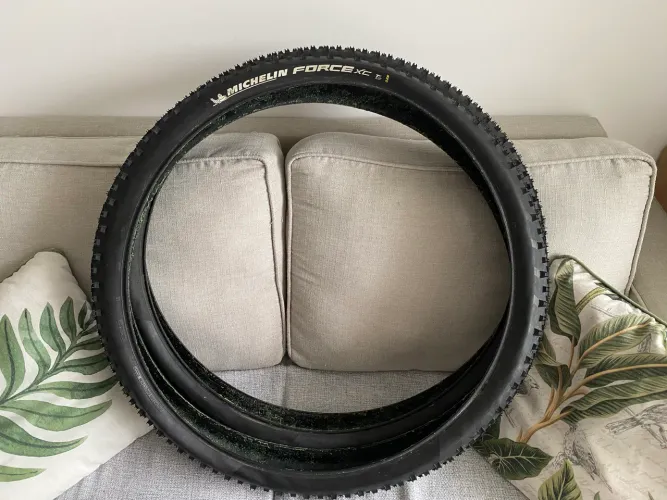 Par pneus Michelin Force XC 2.25 Tubless
