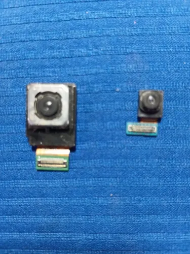 Câmeras tras e frente do S7 Edge