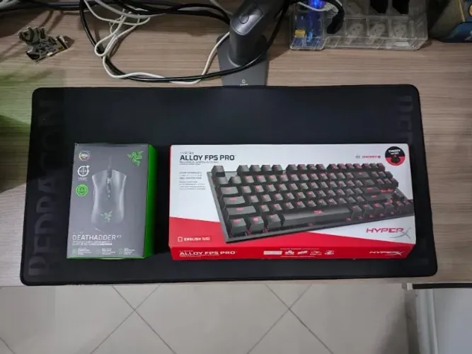 Teclado Gamer HyperX Alloy FPS Pro + Mouse Gamer Razer DeathAdder V2 - Estado de Novo
