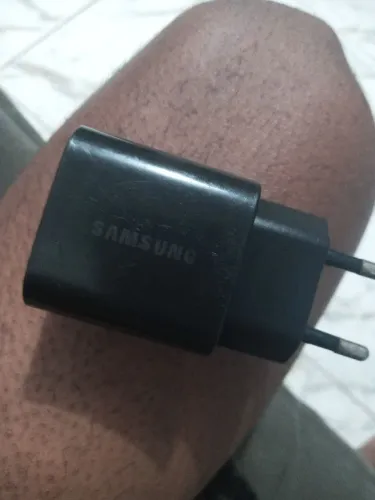 O carregador Samsung
