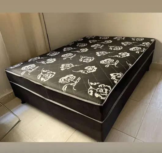 Cama . Bem confortável molas