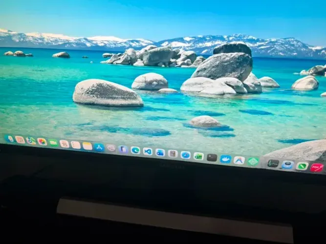 Monitor 4K UHD Samsung 28 Polegadas, excelente pra ediçao de video