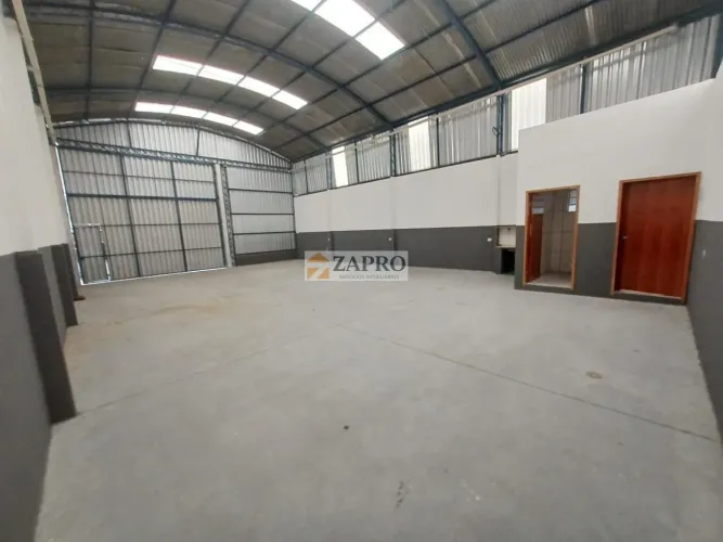 Galpão para Locação em São José dos Campos, Residencial União, 2 banheiros, 4 vagas
