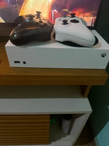 X box séries s com 2 controles