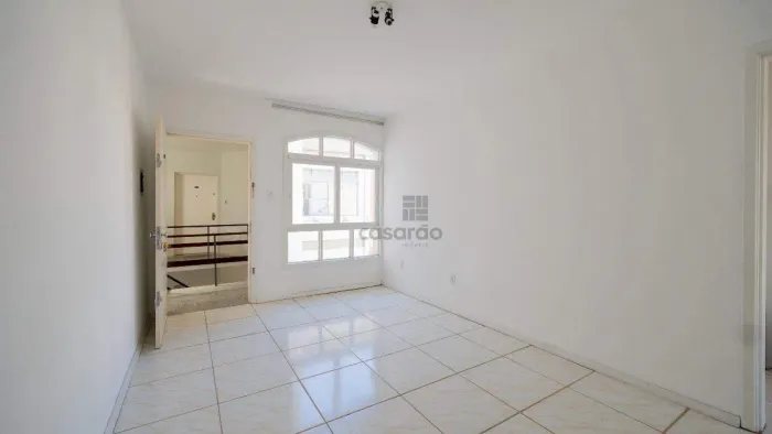 Apartamento exclusivo para aluguel no Centro de Pelotas, com 2 quartos e 1 vaga