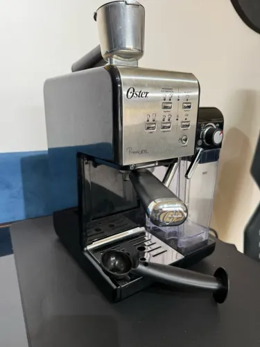 Cafeteira Espresso Oster PrimaLatte Prata/Preta 220V - Semi-nova