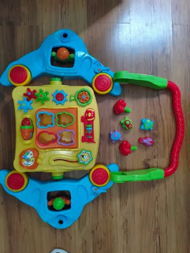 Andador infantil Maral 4 em 1 mesa didática musical