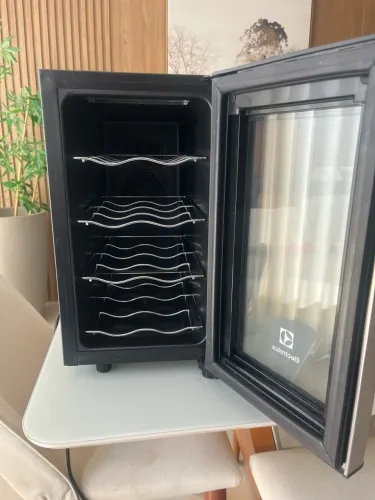 Adega Climatizada Electrolux 8 Garrafas - ACB08 - Bivolt