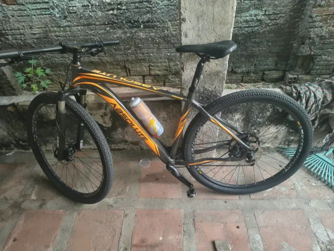 Vendo essa mountain bike ou troco em celular da linha S da sansung