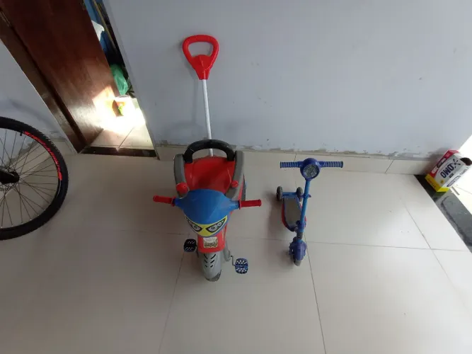 Triciclo maral e patinete