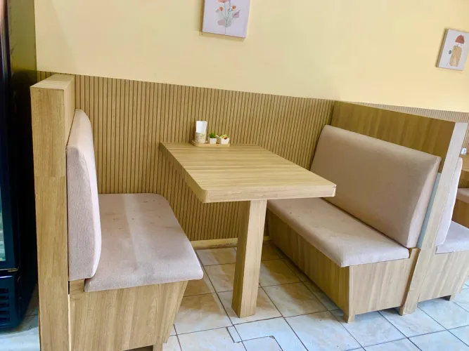 Conjunto de Cabines Estilo Booth (Sofá + Mesa) - Alto Padrão para Cafeteria, Bistrô