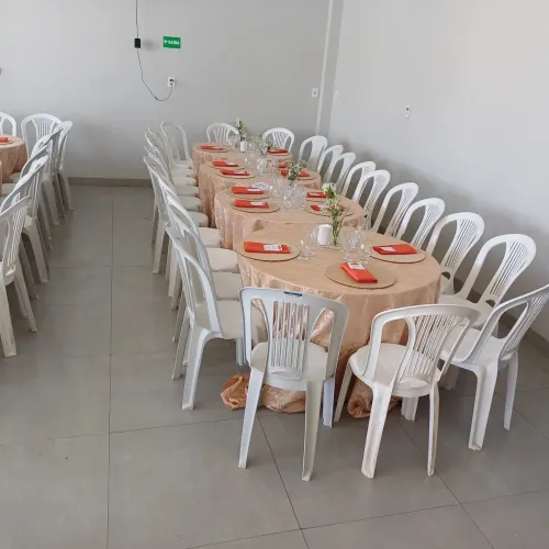 Aluguel de mesas e cadeiras para festas e eventos 