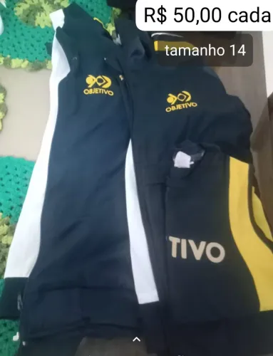Jaquetas do colégio Objetivo 