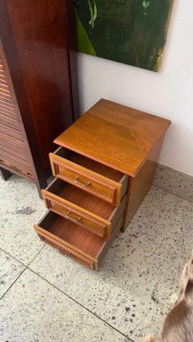 Gaveteiro vintage de madeira
