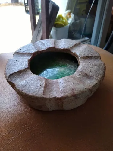 2 cinzeiros de pedras artesanais 