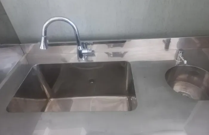 Pia de inox dupla com torneira