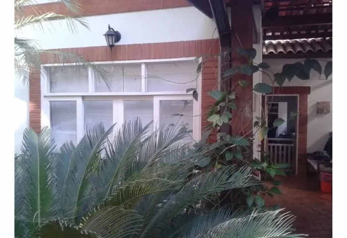BS Imobiliária Vende  Linda Casa Duplex em Condomínio Fechado em Santa Rosa