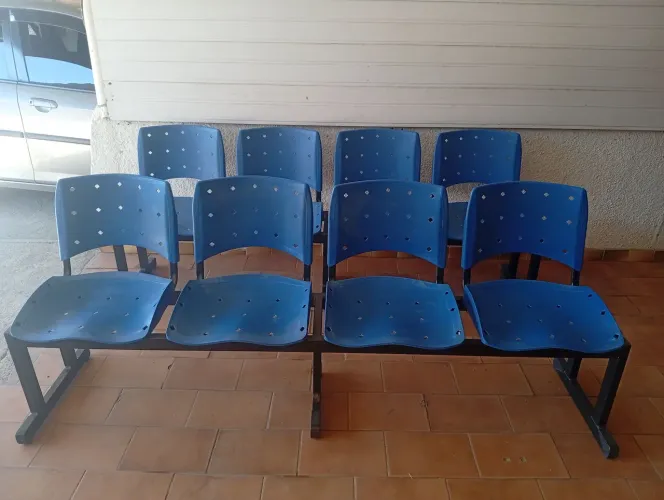 2 Cadeiras Longarina 4 lugares Azul Semi nova.
