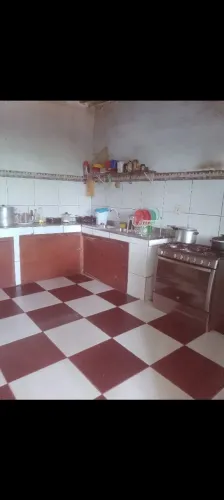 Vendo uma casa ampla com 3 quartos... cisterna, caixa d'água e quintal...