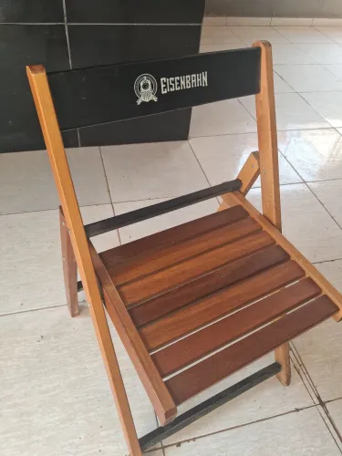 Cadeira de bar de madeira