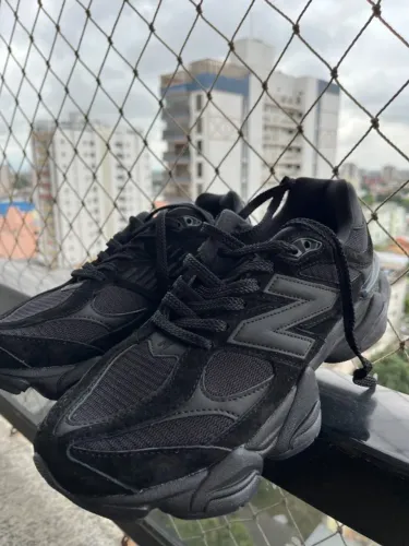 Tênis new balance nb 9060 - triple black - 40