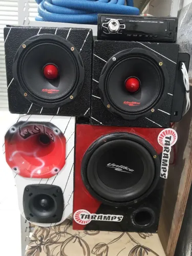 Vendo caixa de som completa e potente 