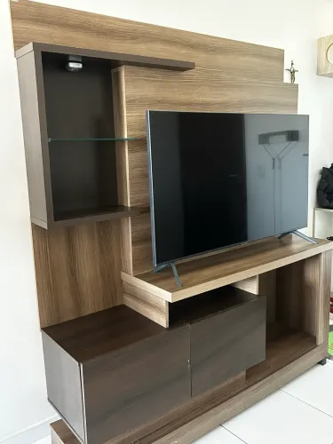 Painel e rack de TV