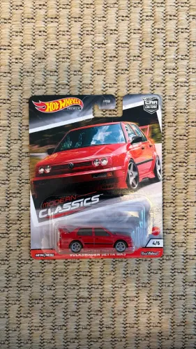 Hot Wheels Volkswagen Jetta Mk3 Modern Classics Premium Cor Vermelha