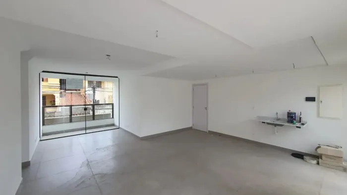 Linda Área Privativa NOVA com 3 quartos, sendo 2 suítes, no bairro Floresta em BH
