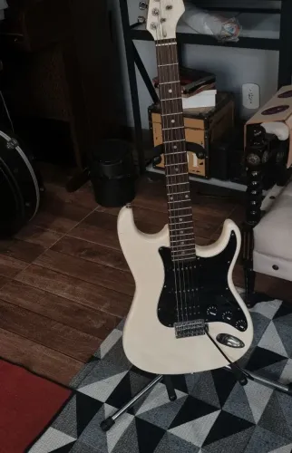 guitarra eagle stratocaster
