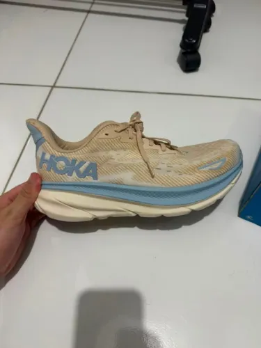 Tênis Hoka Clifton 9 Masculino bege 