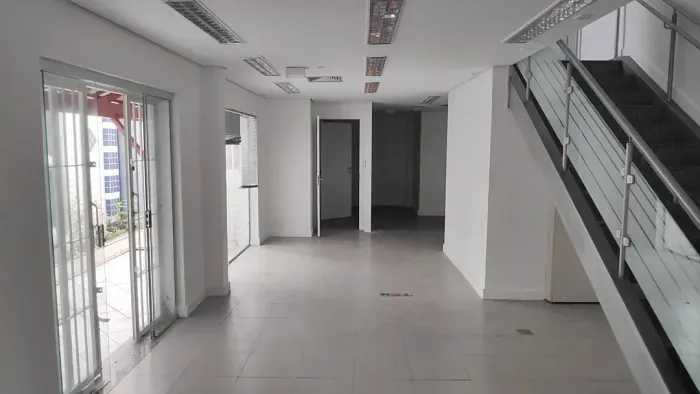 Loja / Prédio Comercial Exclusivo na Urca | 261 m² | Elevador Interno | Alto Padrão