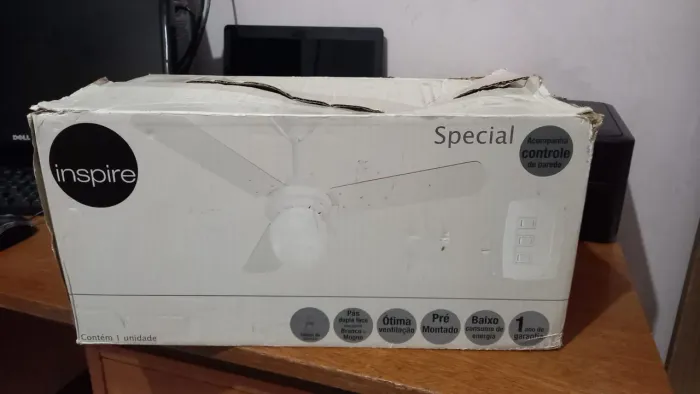 Ventilador de teto zero na caixa