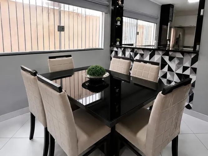 Mesa de Jantar Preta com 6 cadeiras impermeabilizadas